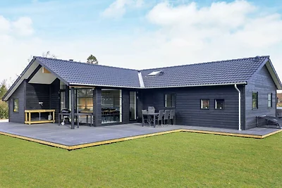 14 Personen Ferienhaus in Væggerløse