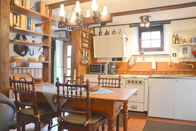 Casa di vacanza con balcone nell'Ittel Eifel