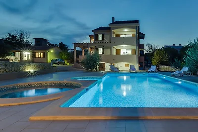 Spaziosa casa vacanze con piscina a Rasanze