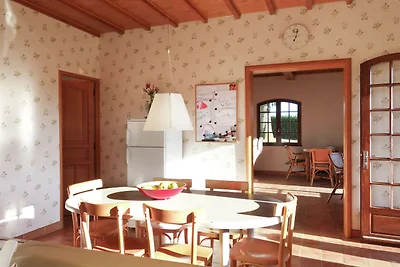 Schöne Villa in La Coquille mit Swimmingpool