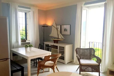 Appartement met uitzicht op het meer en de...