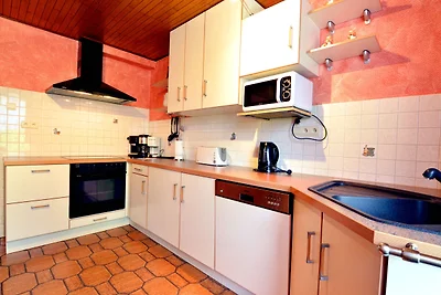 Schönes Ferienhaus in Waldnähe in Nidrum