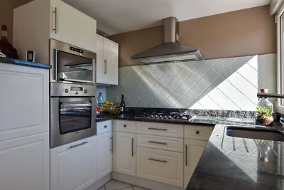 Schönes Ferienhaus in Epiniac mit Garten