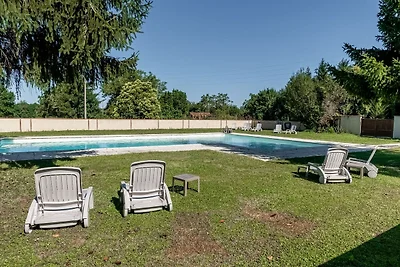 Incantevole villa a Masseube con piscina