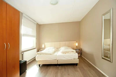 Charmantes Waldhaus, umgeben von einem Garten