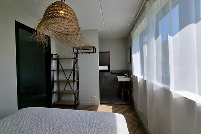 Watervilla in Balk met Privé Steiger