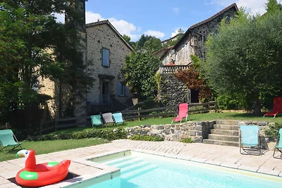 Ruhiges Ferienhaus mit Pool in der Ardèche
