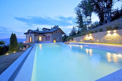 Luxuriöse Villa im Piemont mit Whirlpool