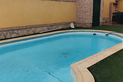 Encantador chalet en La Adrada con piscina...