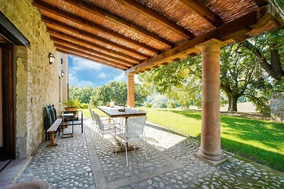 Villa d'epoca con piscina a sfioro a...
