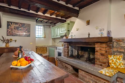 Bellissima casa colonica con piscina a Bucine