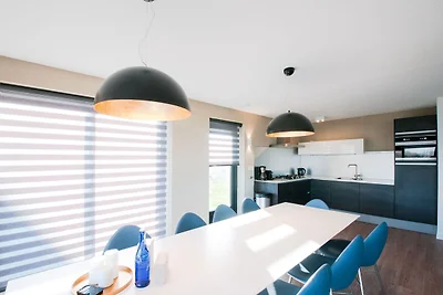 Lodge dal design moderno con microonde...