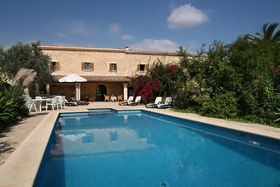 Ferienhaus mit Pool in der Nähe von Búger