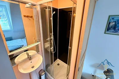 Rustikales Plätzchen am Flussuferweg