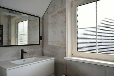 Villa in der Nähe von Wald, Strand und Meer