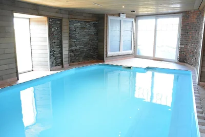 Villa in Vielsalm mit Innenpool