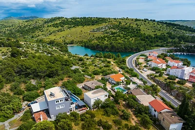 Apartment mit Pool in Strandnähe in Zaboric