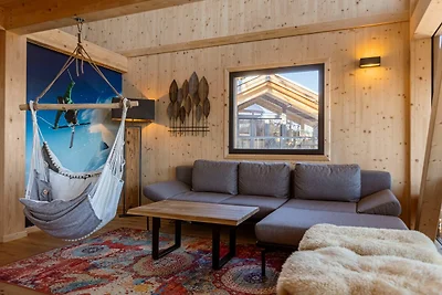 Chalet mit Sauna auf dem Balkon