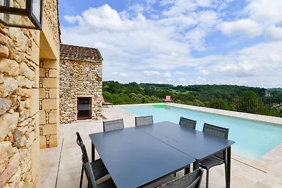 Maestosa casa vacanze con piscina