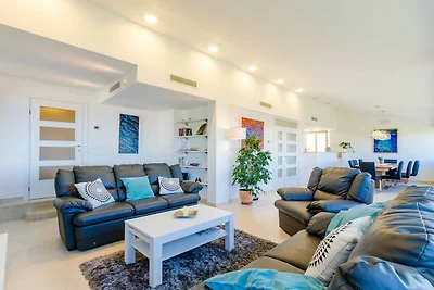 Villa Art Gallery - Six Bedroom Villa with Te...