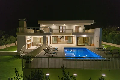 Strandvilla mit Pool in der Nähe von Split