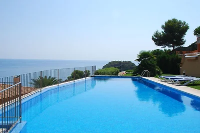 Moderno appartamento con piscina