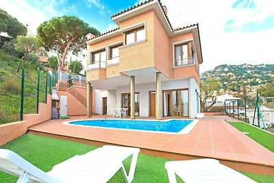 Villa a Lloret de Mar con piscina privata