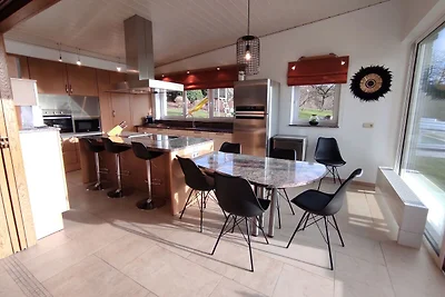 Villa in Stavelot mit Sauna und Außenpool