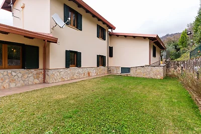 Villa mit Talblick und Sprudelbad