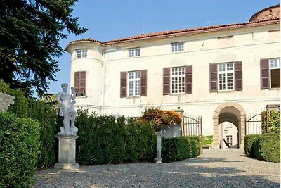 Ampio monolocale nel castello, con grande...