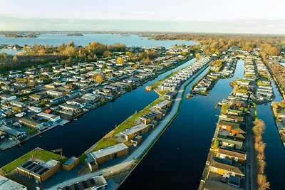 Geschakelde villa aan de Loosdrechtse Plassen