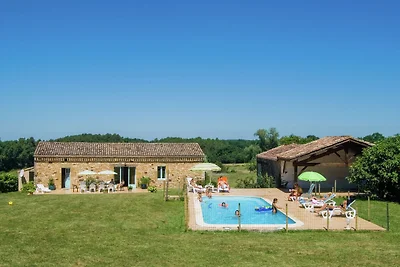 Schönes Ferienhaus mit eingezäuntem Pool