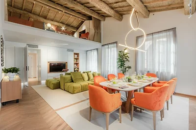 Royal Retreat in the Heart of Lucca