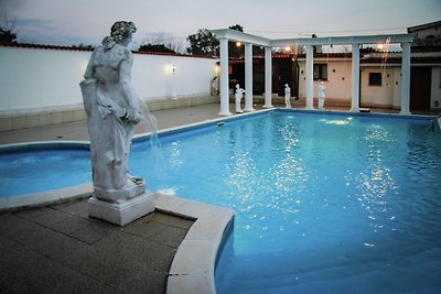 Geräumige Villa mit eigenem Pool in Anzio...
