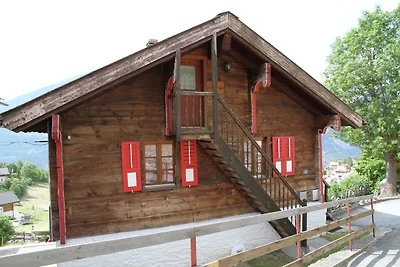 Boutique-Ferienwohnung im Wallis mit Balkon