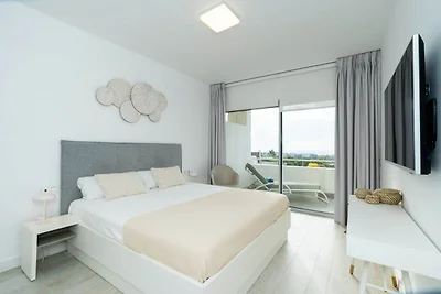 Elegant 2-Bedroom Apartment | Alcazaba Lagoon...