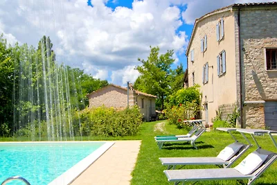 Hübsches Ferienhaus in Acqualagna mit...