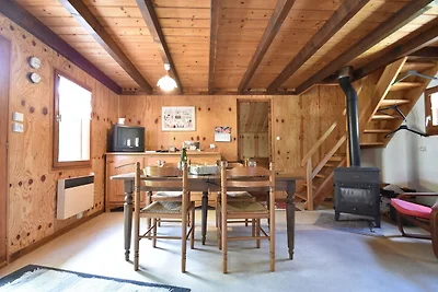 Gemütliches Chalet mit Fluss