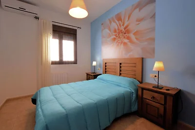 Geräumige Villa in Sayalonga mit Whirlpool