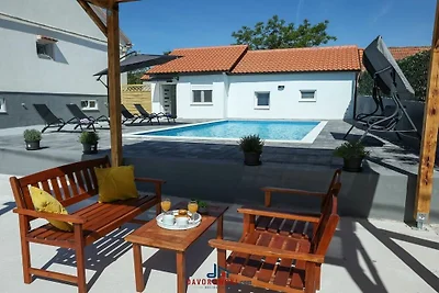 Villa in Glavica mit Schwimmbecken