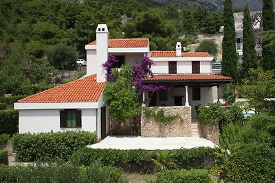Charming Villa with Private Swimming Pool in...