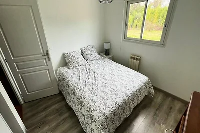 Villa in Hourtin met bos en zwembad