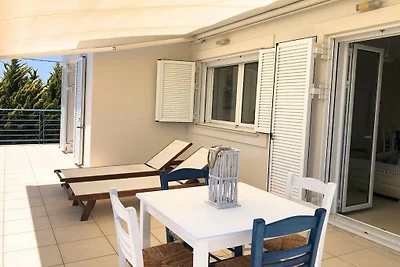 Ferienhaus in Kamaria mit Schwimmbecken