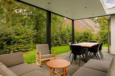 Villa mit Sauna, Sprudelbad und Veranda