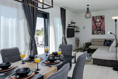 Holiday Home Infinity - Six Bedroom Guest Hou...