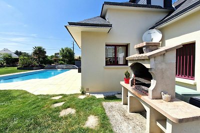 Holiday villa with pool on the Gulf of Morbih...