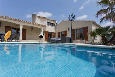 Villa moderna con piscina privata