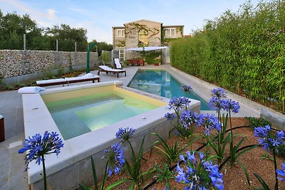 Luxuriöse Villa in Šibenik mit Pool