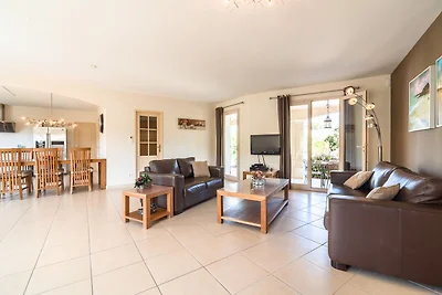 Geräumige Villa in Pouzols-Minervois mit pool