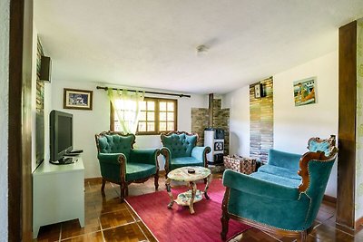 Cozy Cottage in Penafiel with Swimming Pool